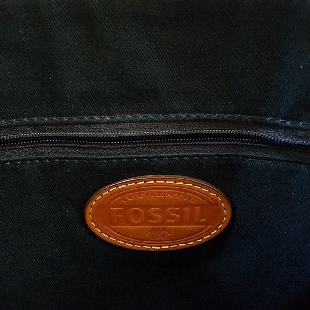 FOSSIL | KEYPERS TOTAL ECLIPES CROSSBODY - Picture 3 of 6